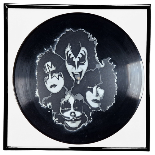 Kiss - Vinyl Artwork